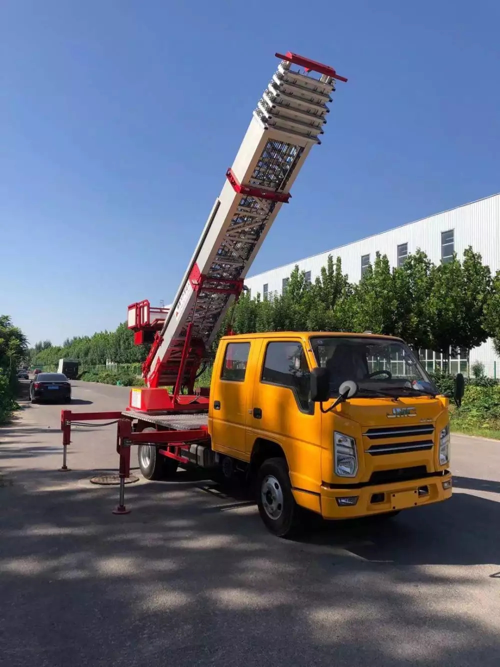 玉田县附近的云梯车出租服务：轻松解决高空作业需求