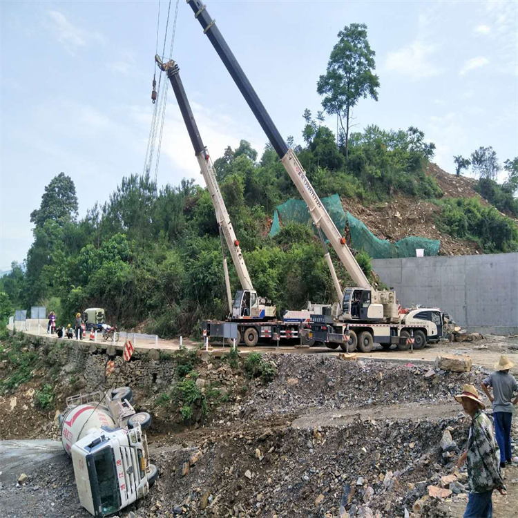 玉田县汽车掉沟里叫吊车救援要多少钱
